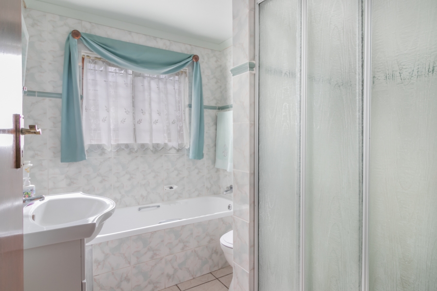 3 Bedroom Property for Sale in The Island Western Cape